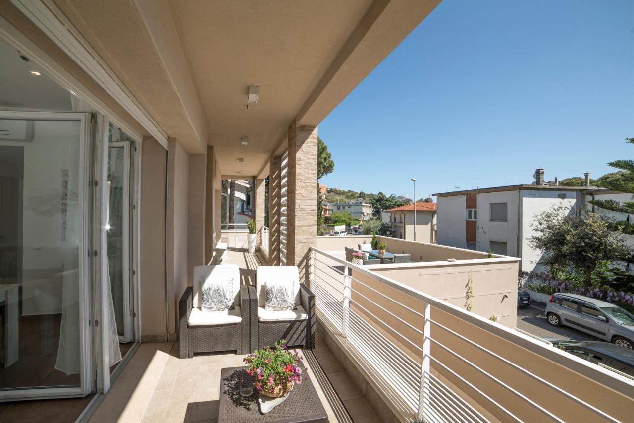 Prima Dell'Elba Family Apartments Piombino Exteriör bild